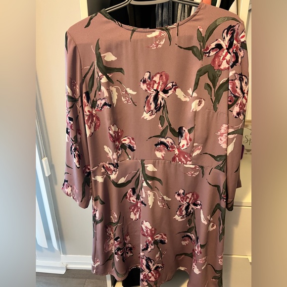 Barely used floral Dynamite mini dress for sale, perfect condition - Picture 4 of 4